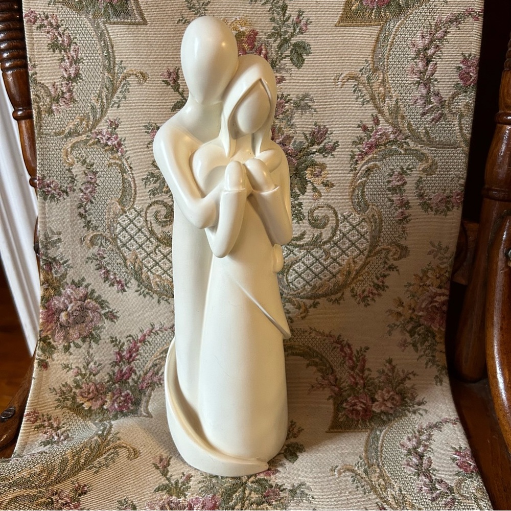 Les Cadeux Elby Gifts - Creamy White Couple figurines Statue
